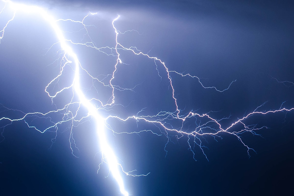Parafudr Nedir? Elektrik Tesisatını Ani Gerilim Darbelerinden Nasıl Korur?